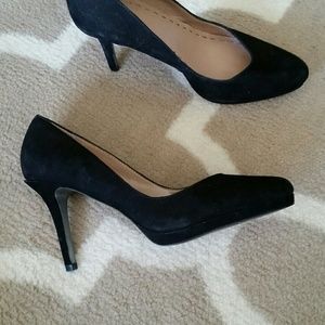 Tahari black suede pumps